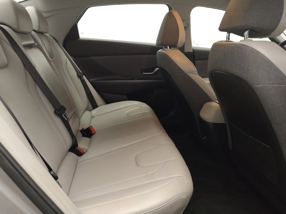 Used 2025 Hyundai Elantra Limited FWD image 19