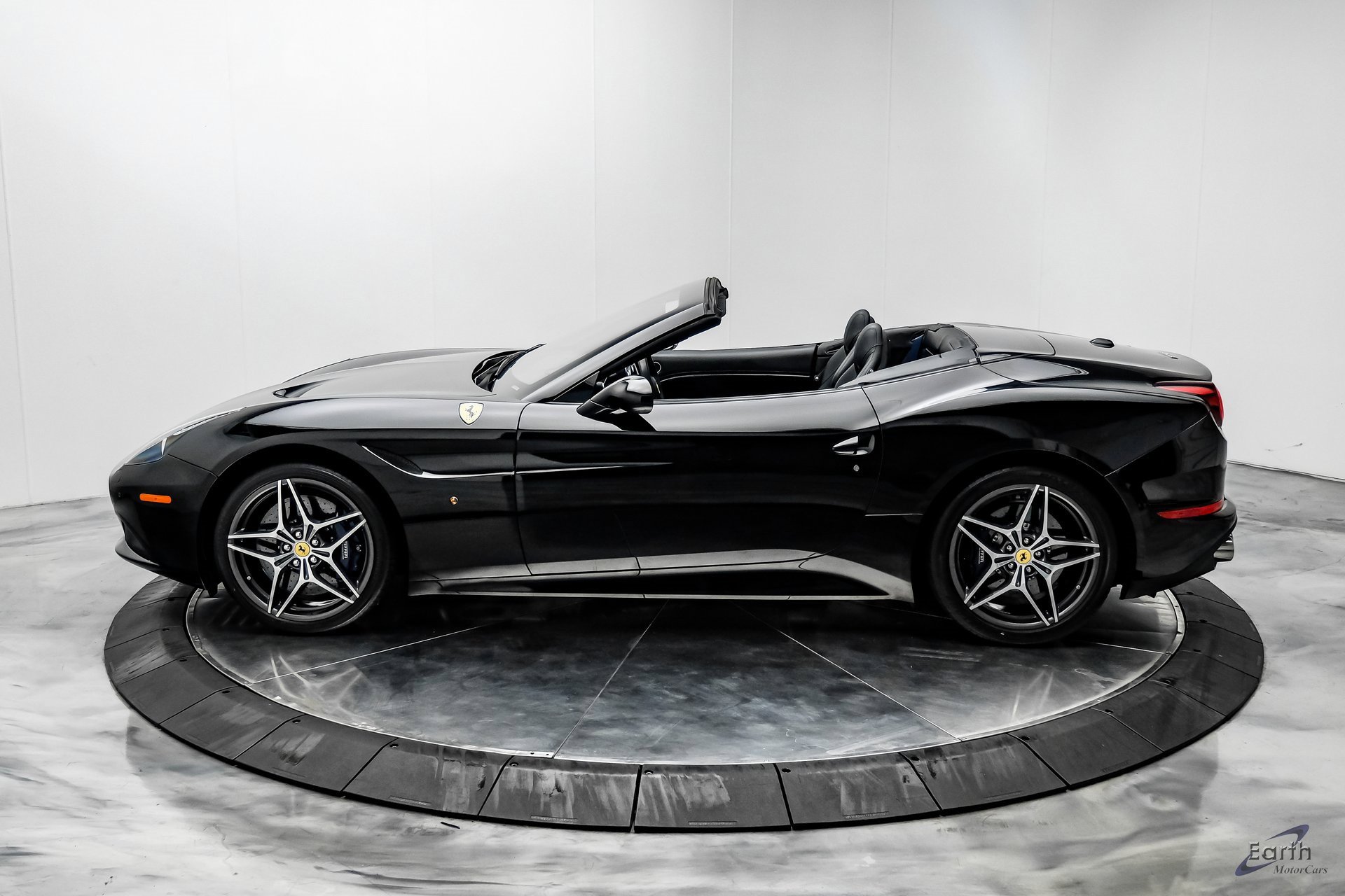 Used 2016 Ferrari California T image 5