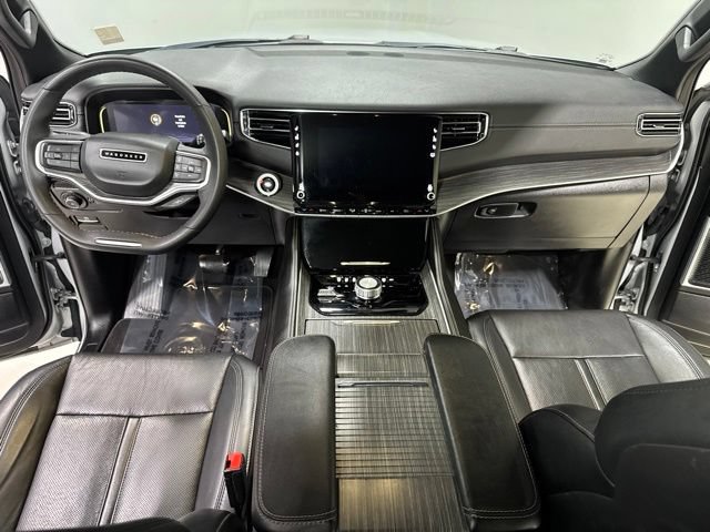 Used 2024 Jeep Wagoneer L Series II w/ Flexible Seating Group AWD/4WD image 3