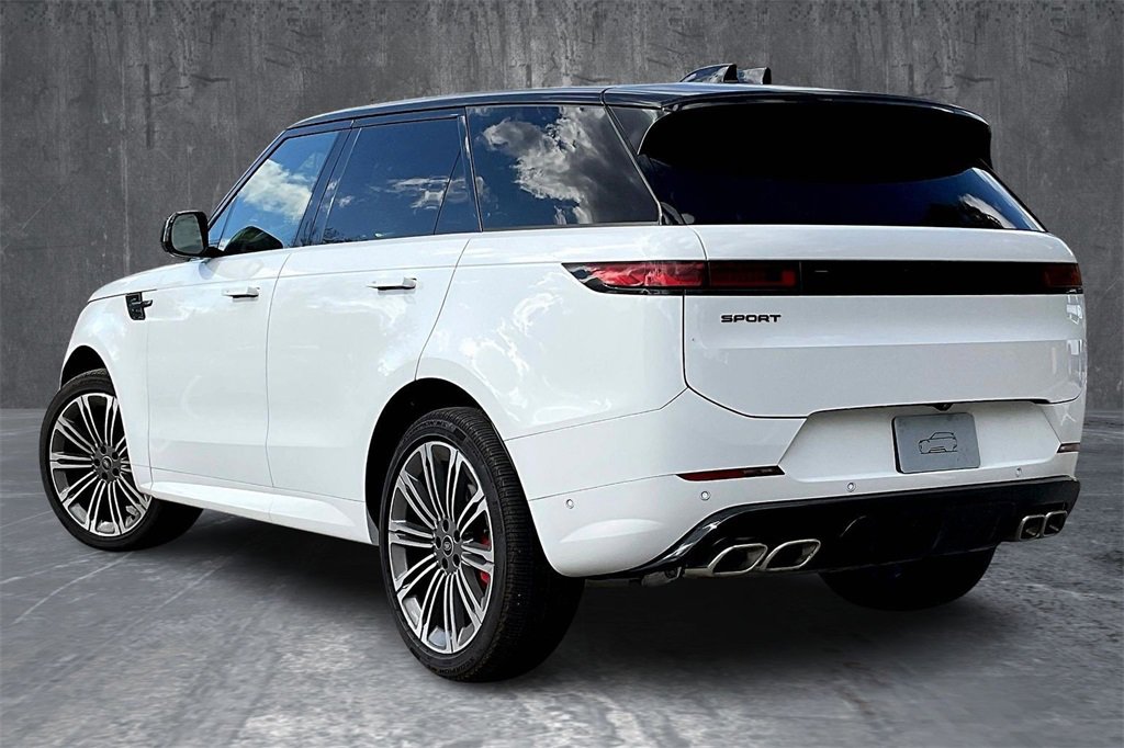 Used 2025 Land Rover Range Rover Sport Dynamic SE image 4