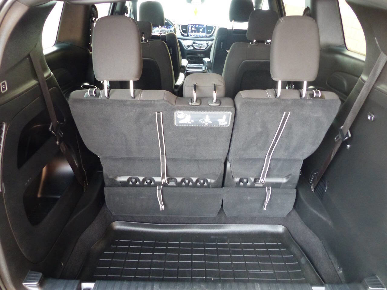 Used 2021 Chrysler Pacifica Touring w/ Uconnect Theater Family Group image 35