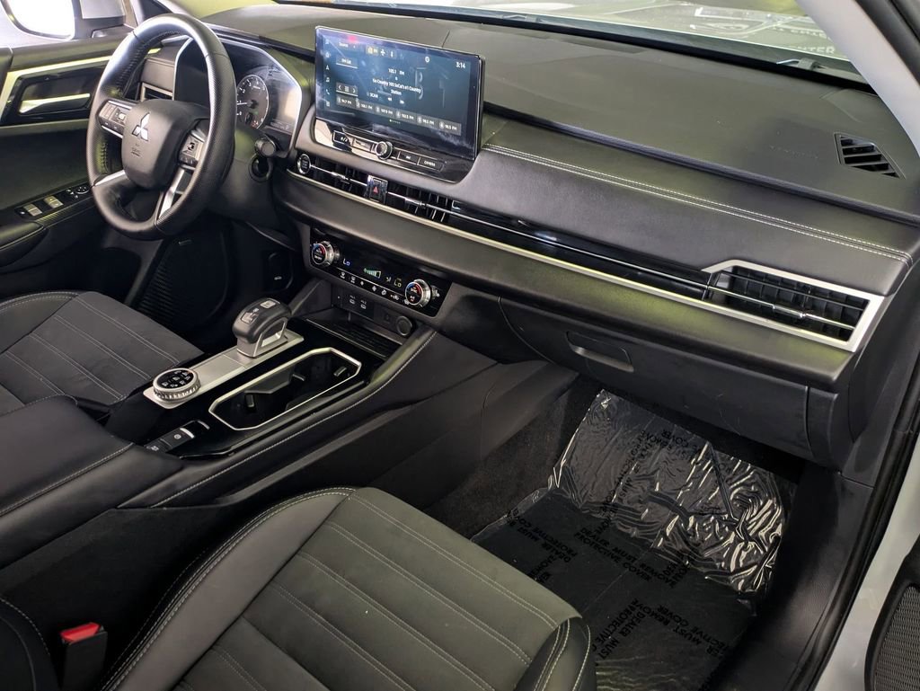 Used 2025 Mitsubishi Outlander SE AWD/4WD image 29