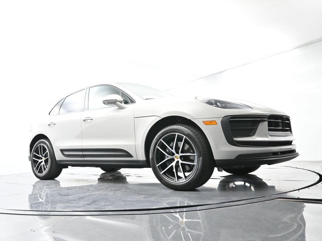 Certified 2025 Porsche Macan AWD/4WD image 52