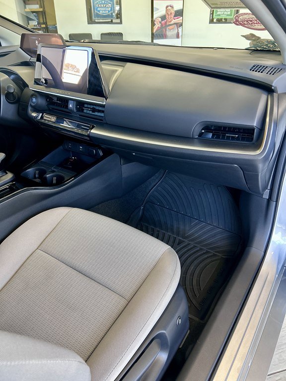 Used 2025 Toyota Prius LE image 12