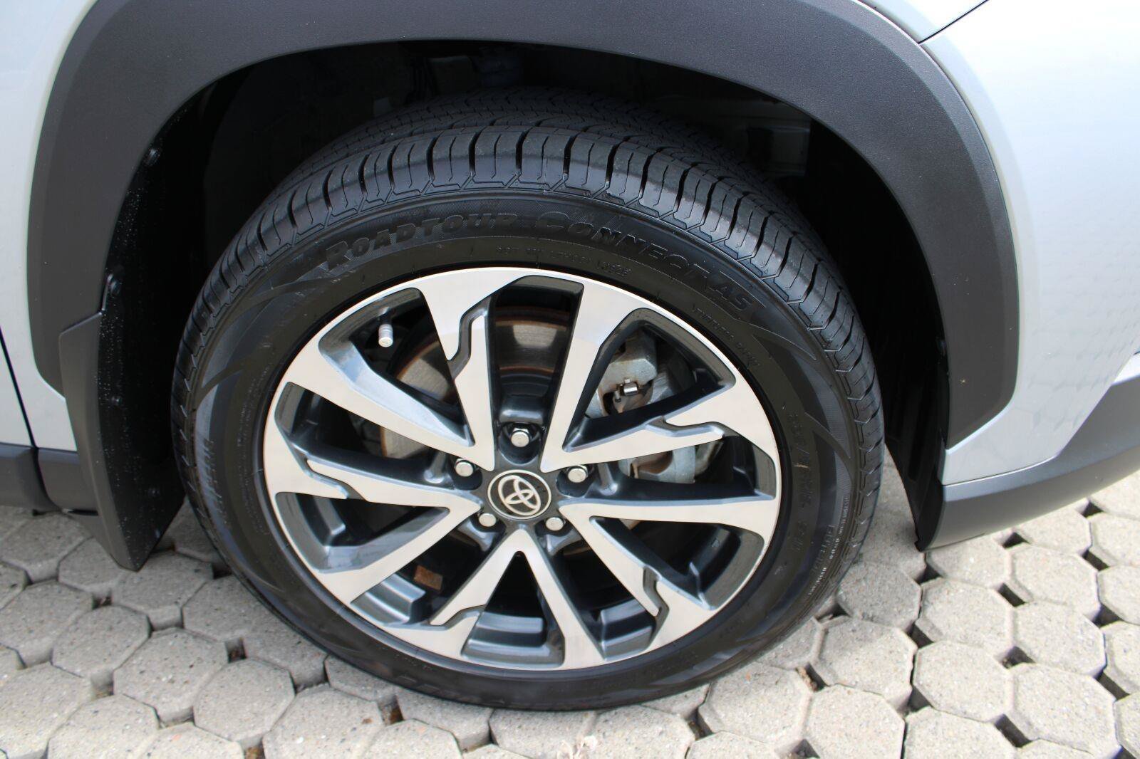Used 2022 Toyota Corolla Cross XLE w/ Convenience Package FWD image 13