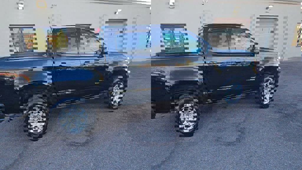 Used 2022 Chevrolet Colorado LT w/ LT Convenience Package image 8