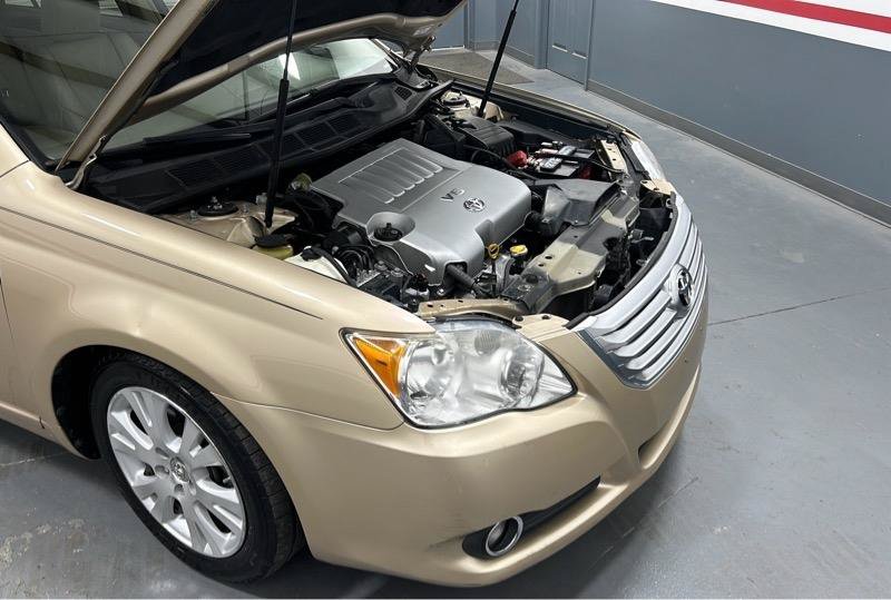 Used 2010 Toyota Avalon FWD image 17