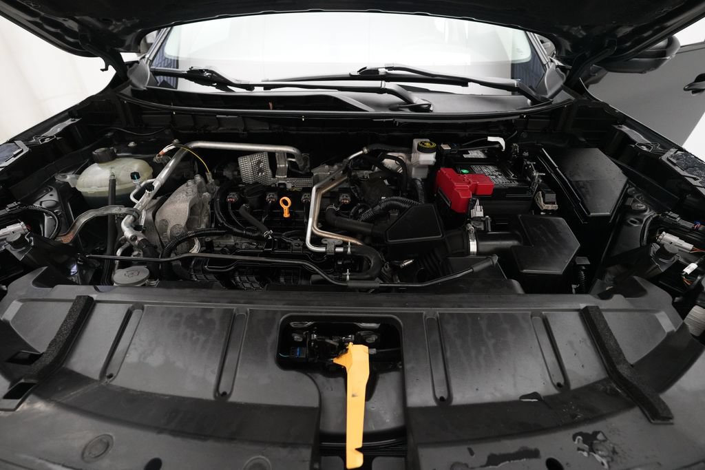Used 2021 Nissan Rogue SV AWD/4WD image 3