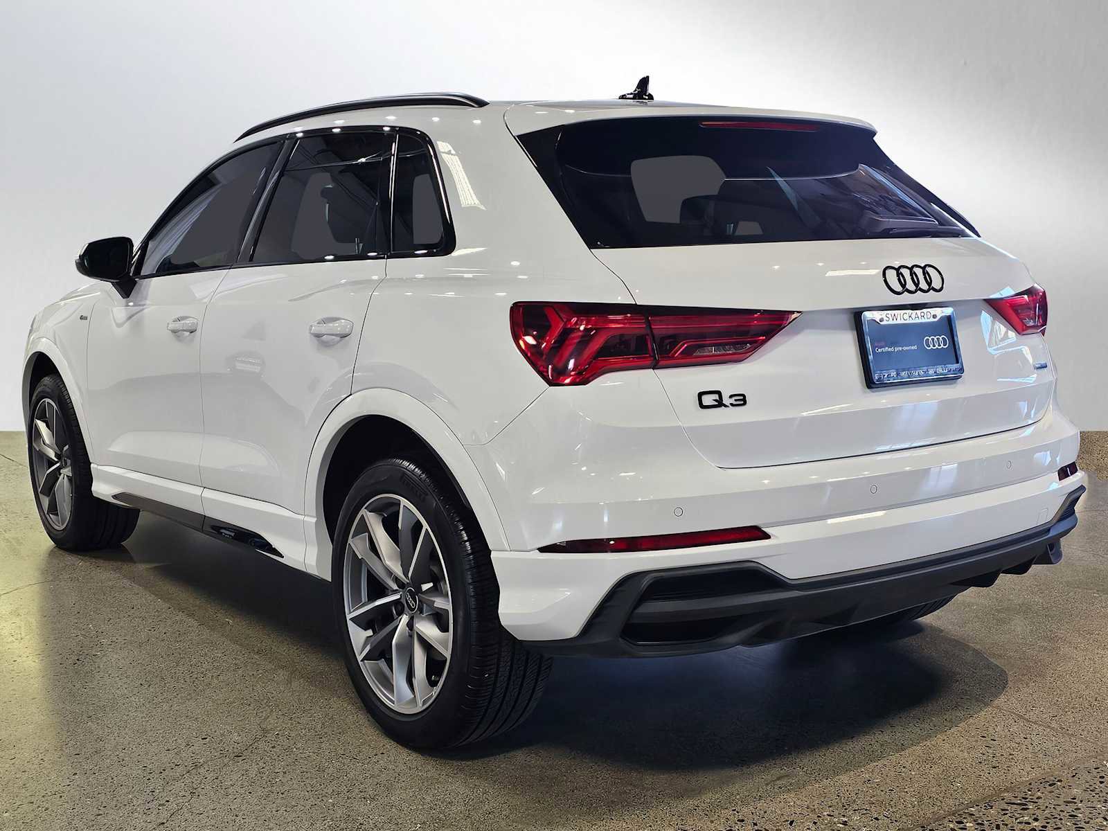 Used 2025 Audi Q3 2.0T Premium w/ Convenience Package image 5