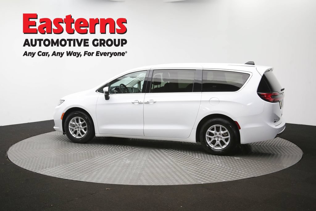 Used 2023 Chrysler Pacifica Touring-L FWD image 63
