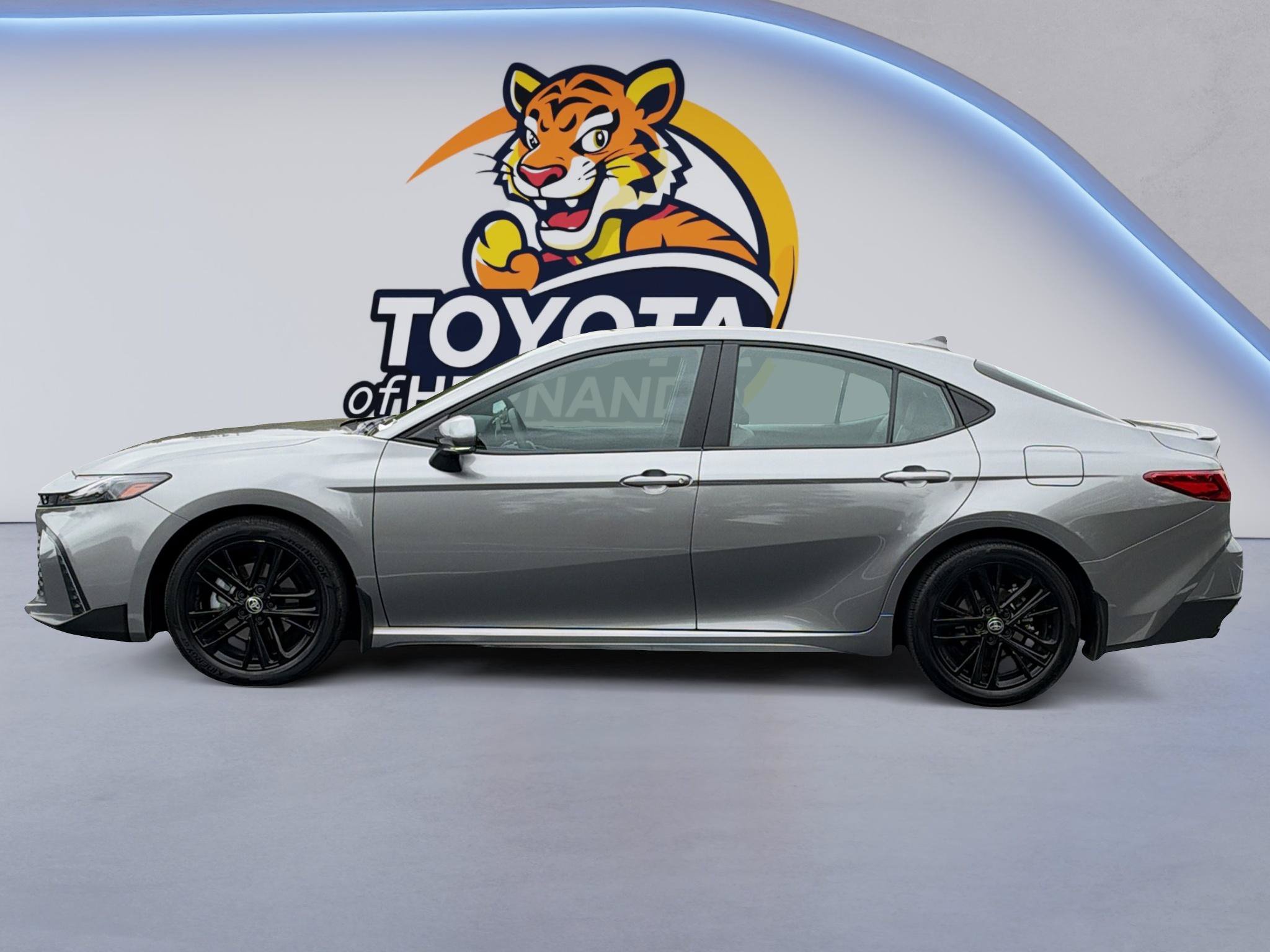 Used 2026 Toyota Camry SE FWD image 9