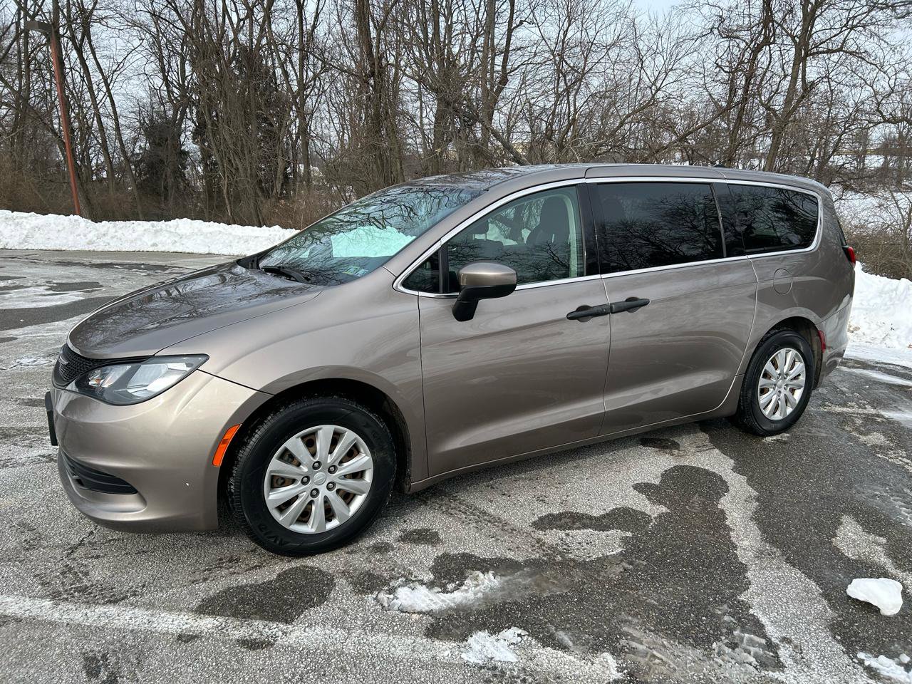 Used 2018 Chrysler Pacifica L image 9