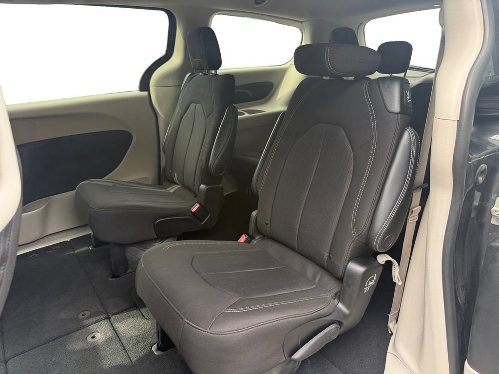 Used 2023 Chrysler Voyager LX FWD image 13