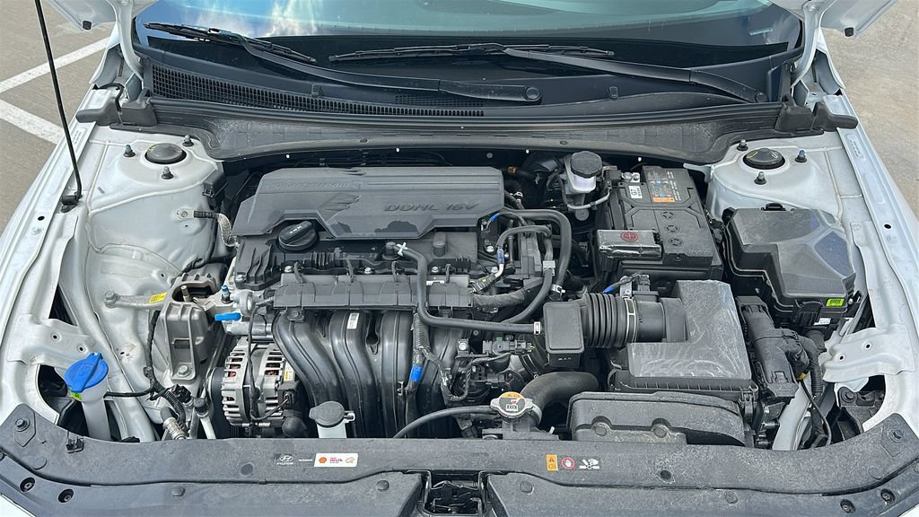Used 2026 Hyundai Elantra SE FWD image 3