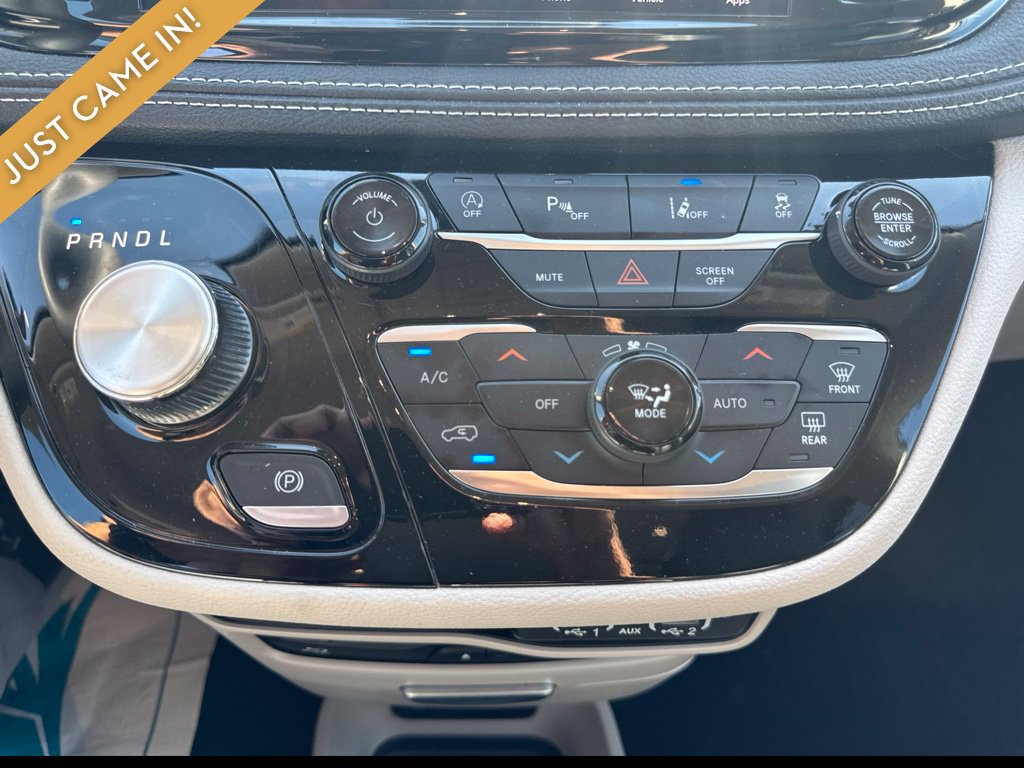 Used 2024 Chrysler Pacifica Touring-L w/ Uconnect Theater Family Group FWD image 13