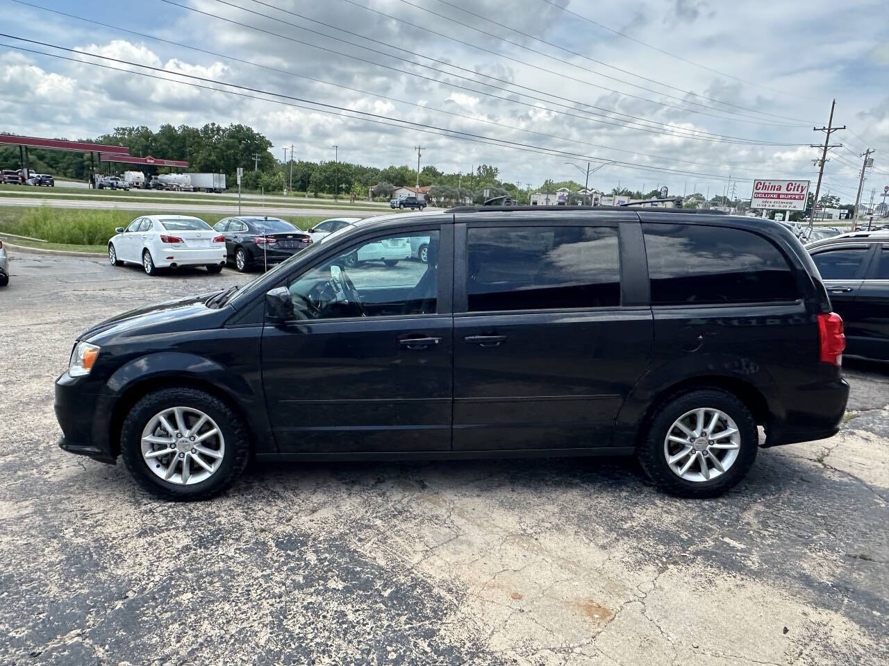 Used 2016 Dodge Grand Caravan SXT w/ Rear Park Assist Package FWD image 6