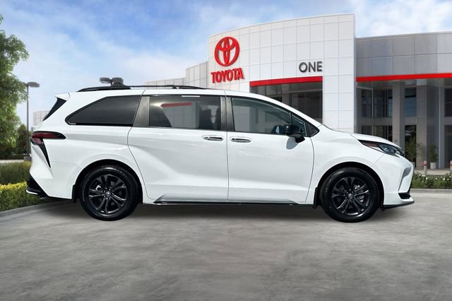Used 2026 Toyota Sienna XSE AWD/4WD image 3
