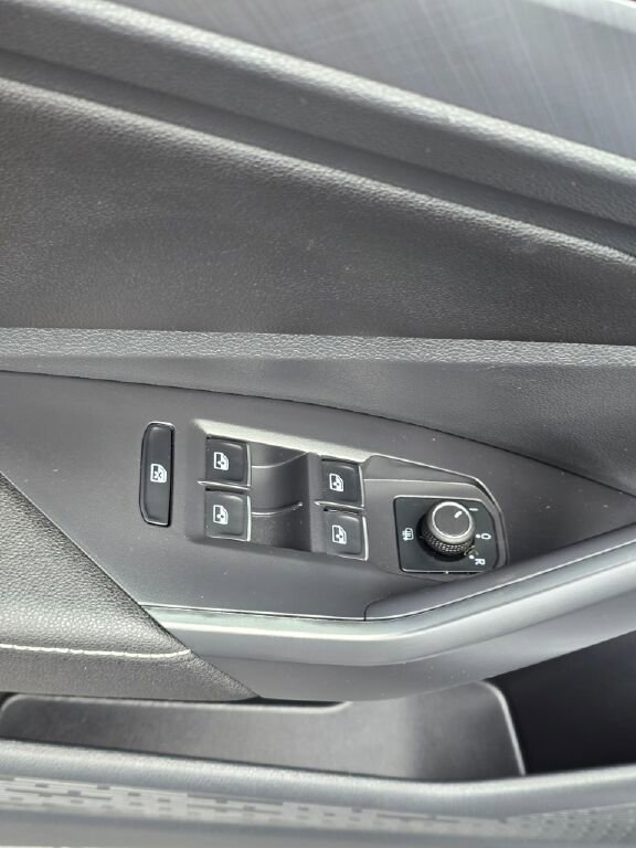 Used 2024 Volkswagen Jetta SE image 22