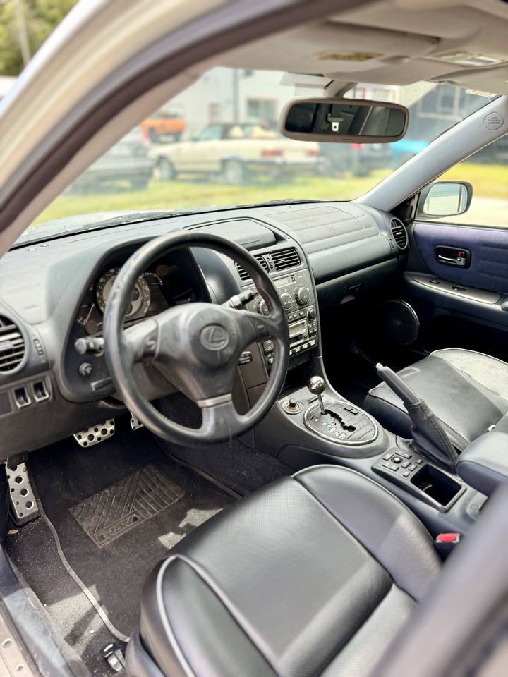Used 2003 Lexus IS 300 w/ Power & Leather Pkg RWD image 9