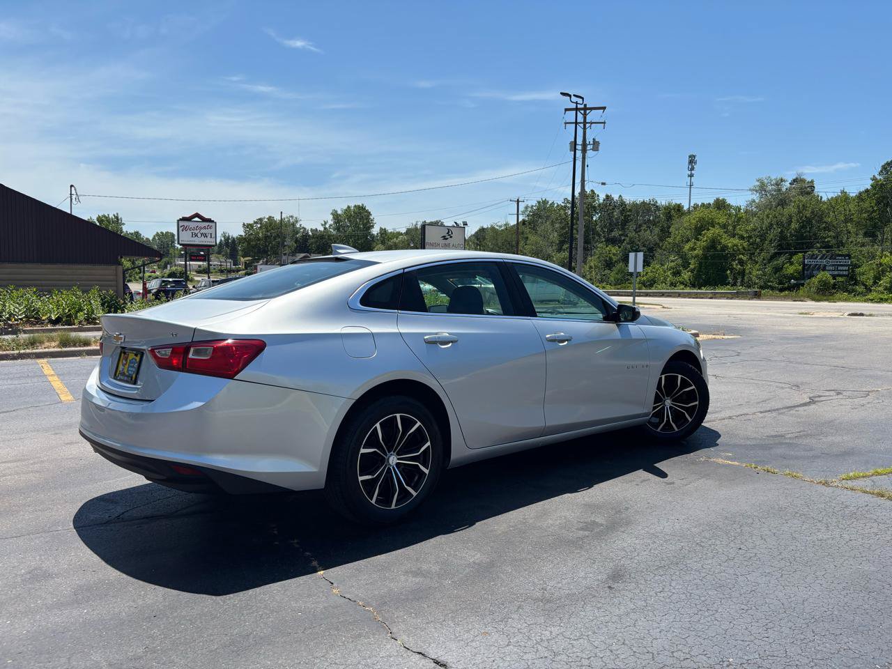 Used 2017 Chevrolet Malibu LT FWD image 9