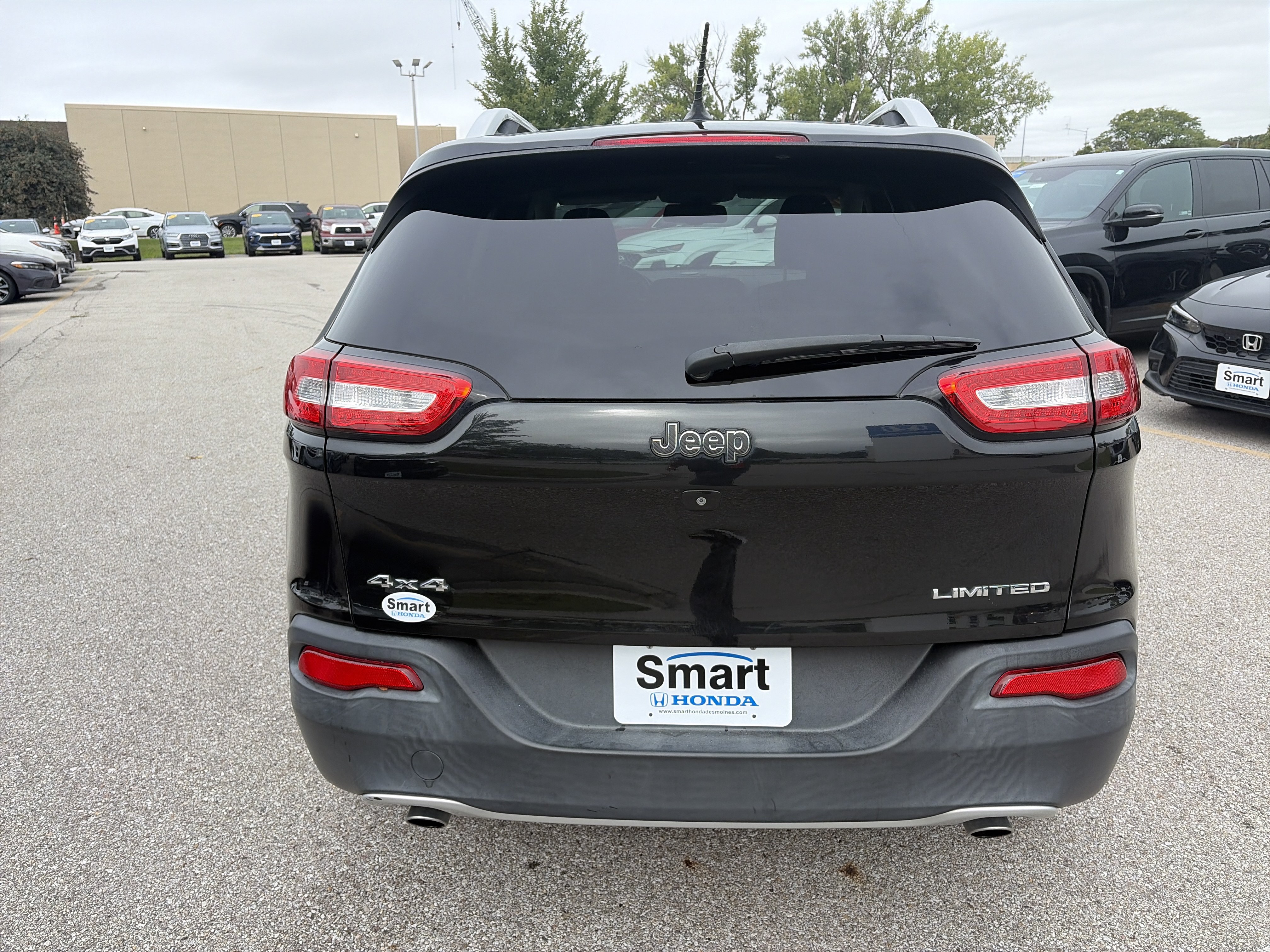 Used 2014 Jeep Cherokee Limited w/ Luxury Group AWD/4WD image 6