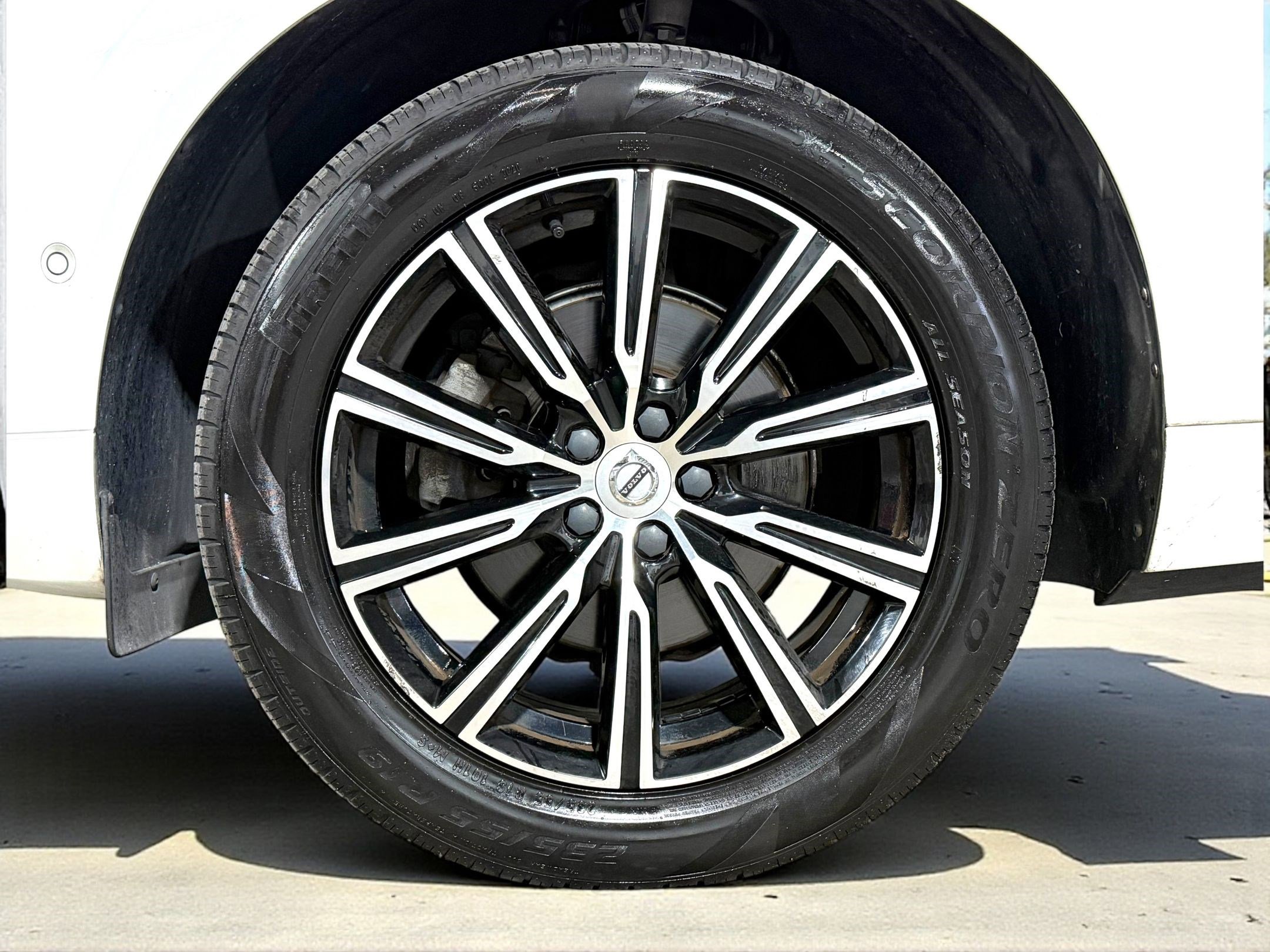 Used 2019 Volvo XC60 T5 Inscription w/ Protection Package Premier image 12