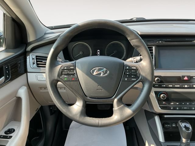 Used 2016 Hyundai Sonata Limited w/ Option Group 05 FWD image 12