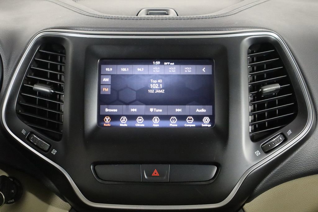 Used 2019 Jeep Cherokee Latitude w/ Popular Appearance Group AWD/4WD image 27