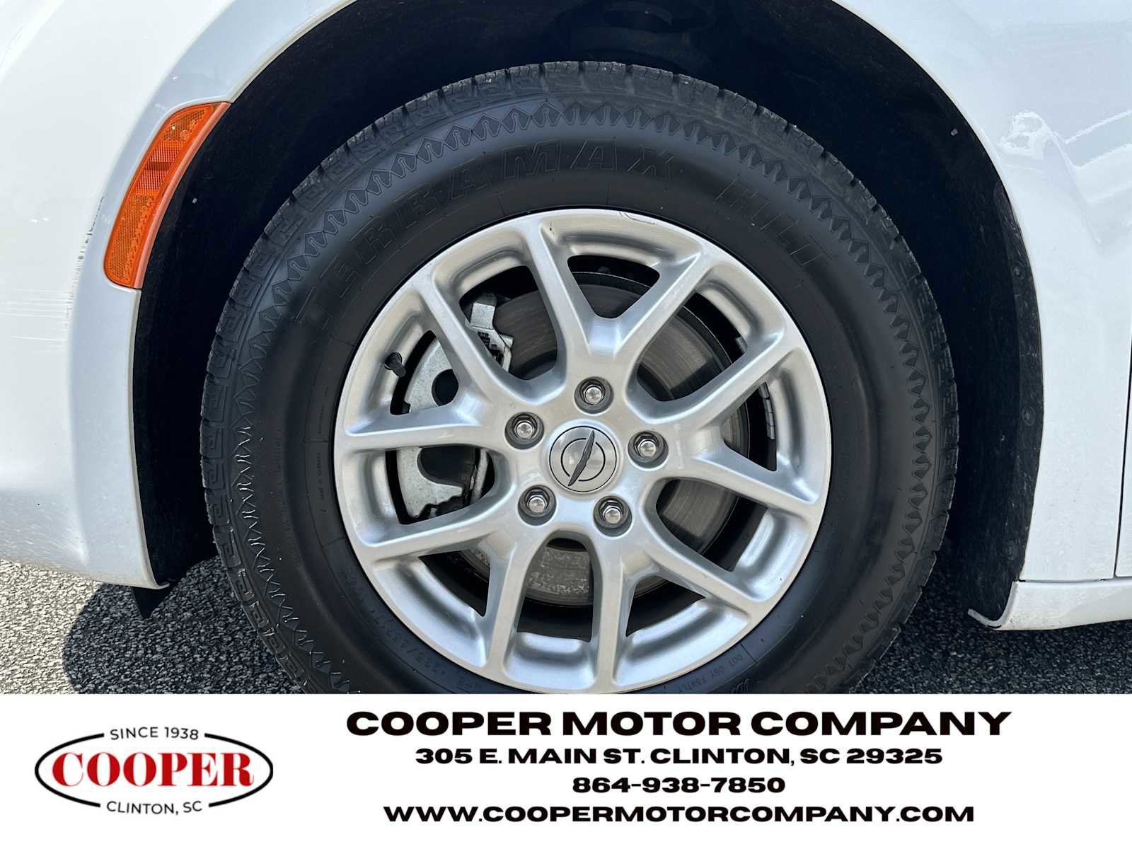 Used 2023 Chrysler Voyager LX image 11