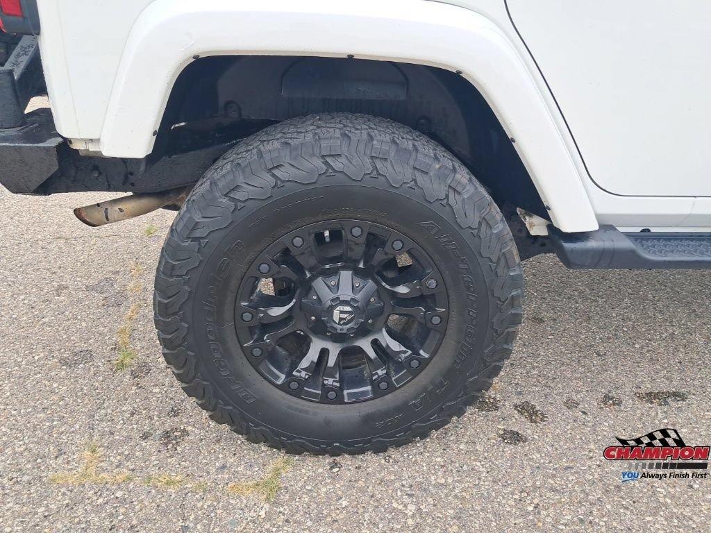 Used 2018 Jeep Wrangler Unlimited Sahara w/ Connectivity Group AWD/4WD image 28