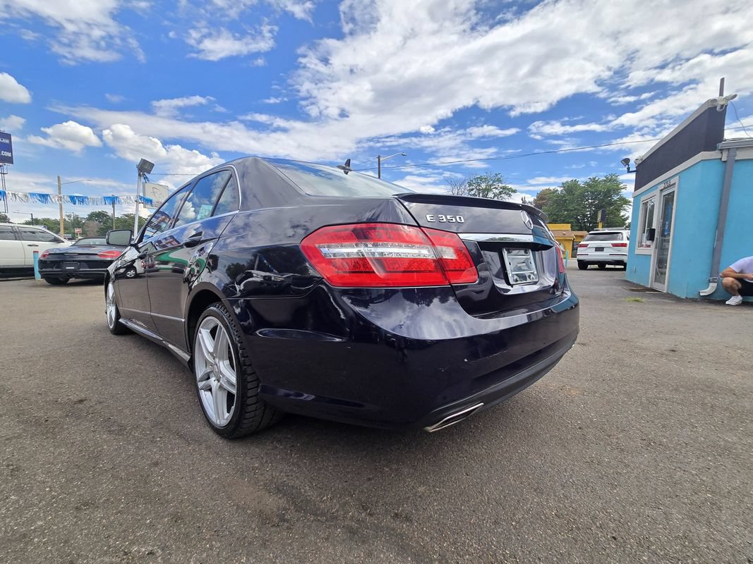 Used 2011 Mercedes-Benz E 350 4MATIC Sedan image 7