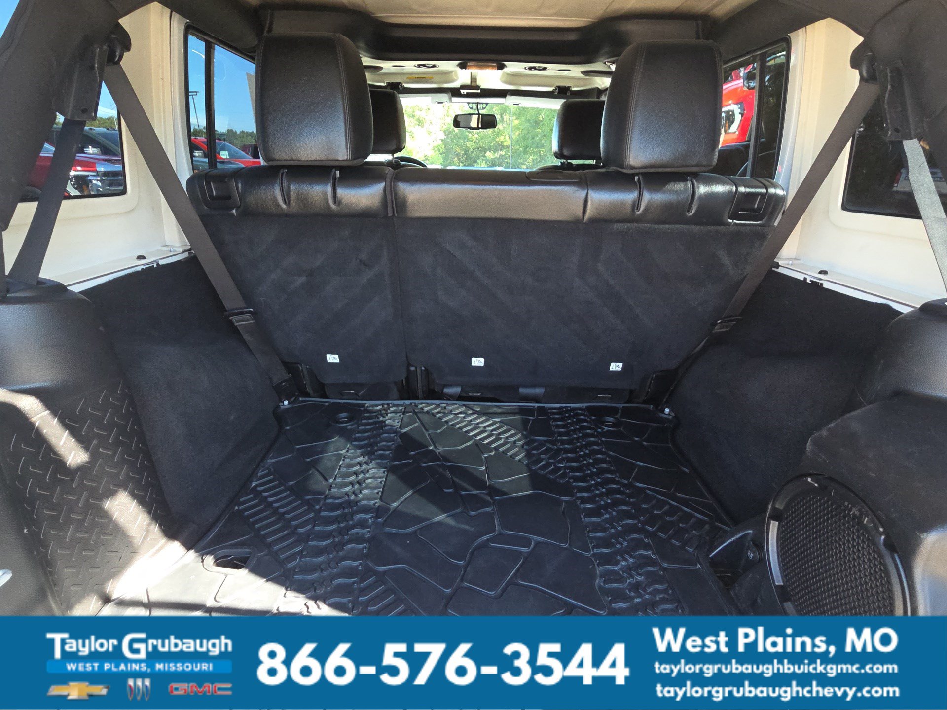 Used 2013 Jeep Wrangler Unlimited Sahara AWD/4WD image 31