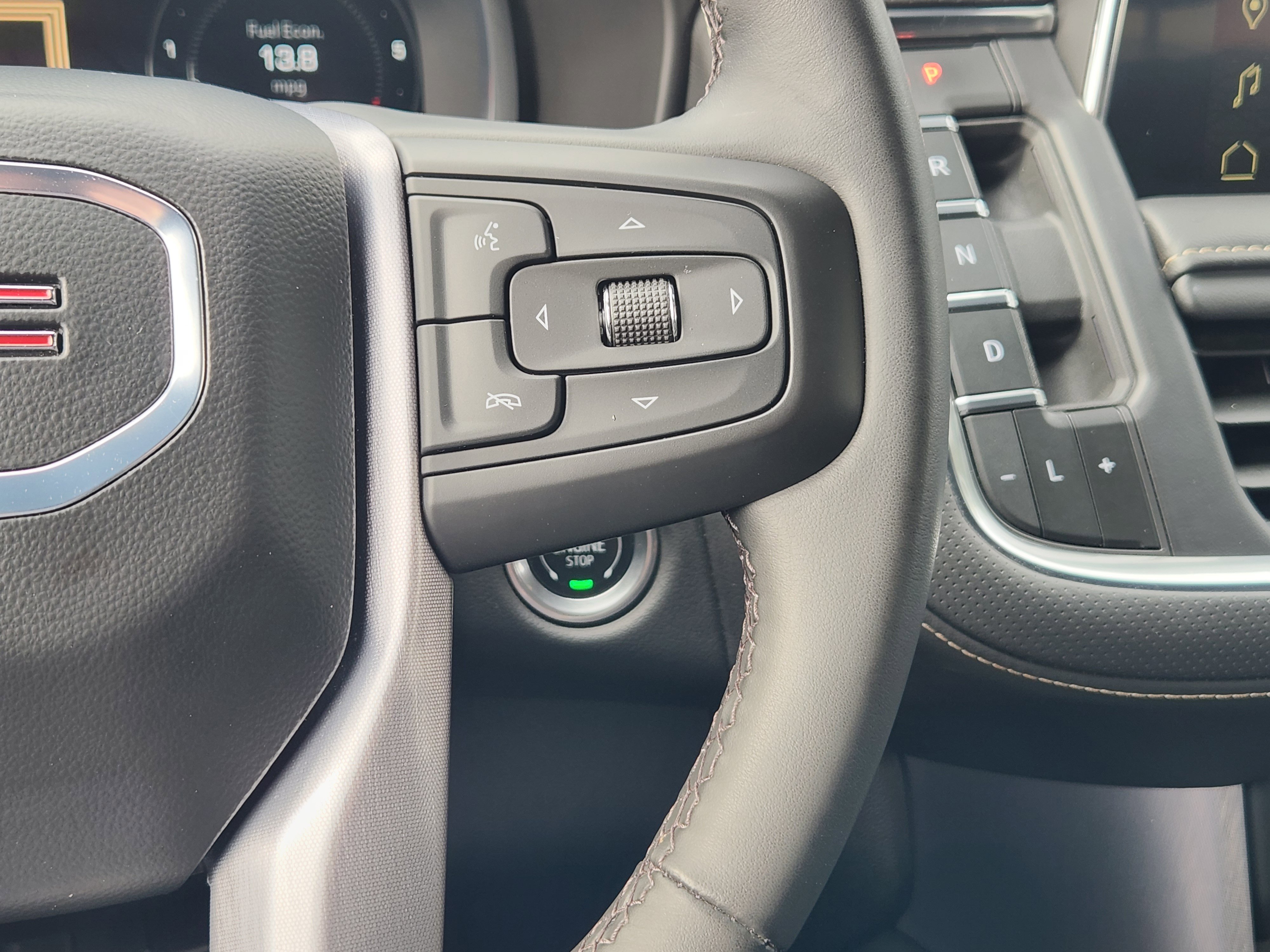 Used 2024 GMC Yukon XL SLT image 29