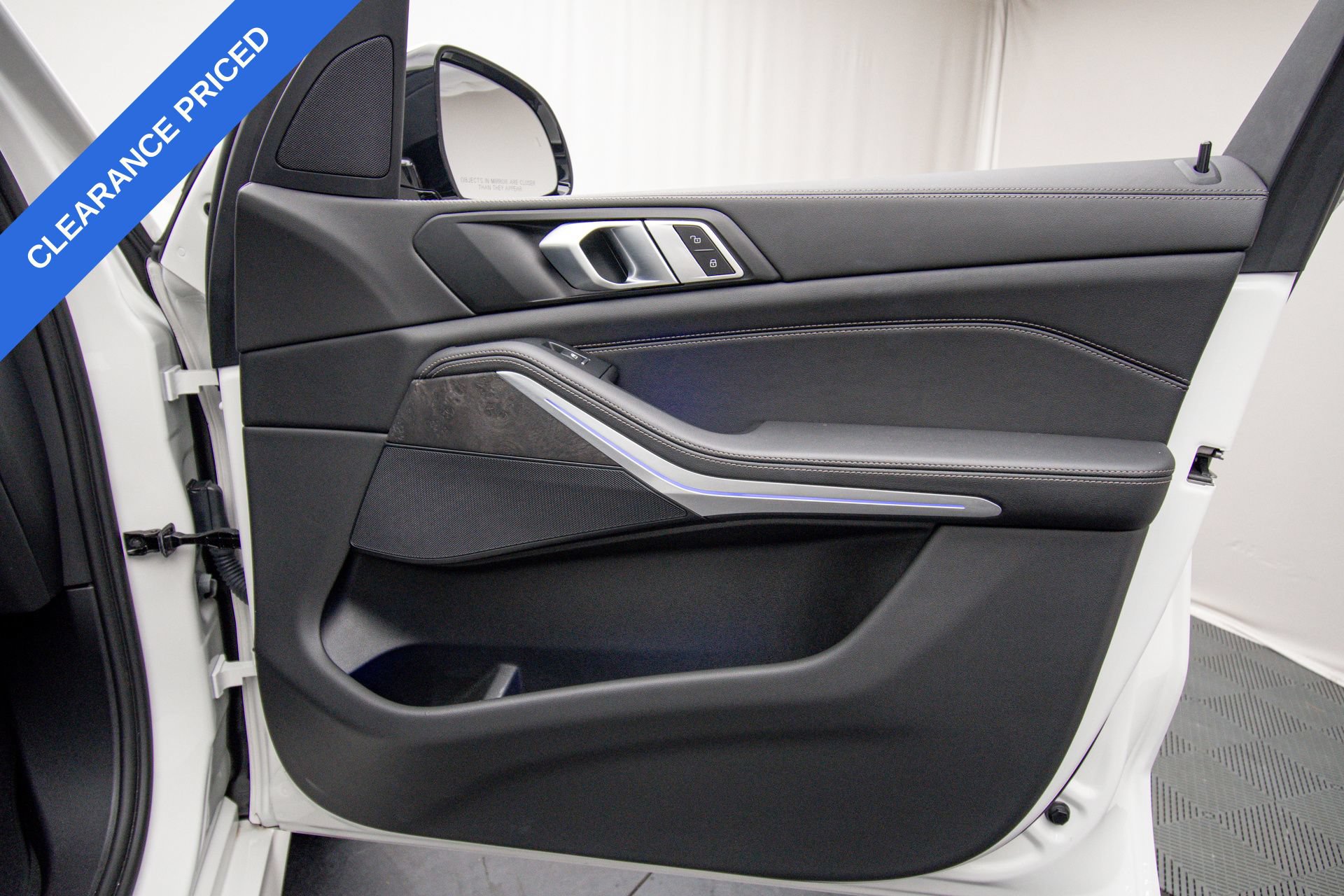 Used 2024 BMW X5 xDrive40i w/ M Sport Package AWD/4WD image 32
