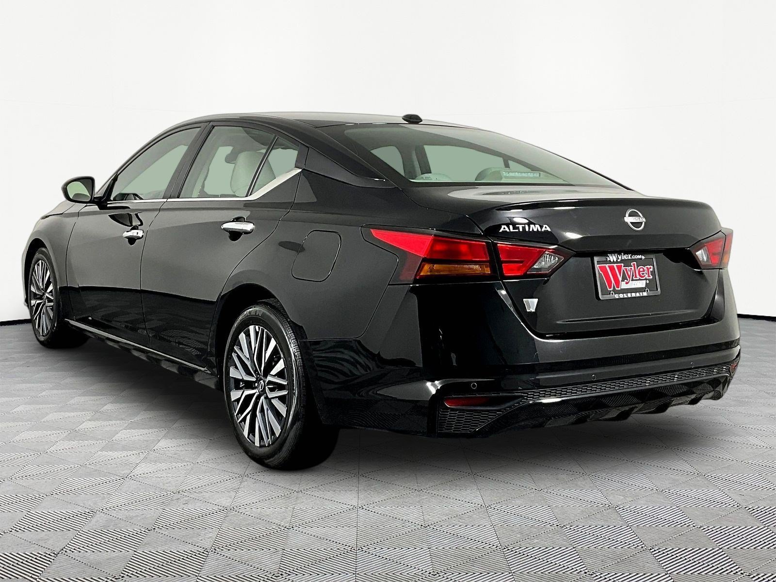Certified 2025 Nissan Altima 2.5 SV FWD image 4