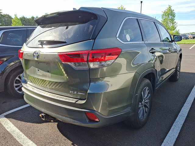 Used 2018 Toyota Highlander XLE w/ Carpet Mat Package (TMS) AWD/4WD image 5