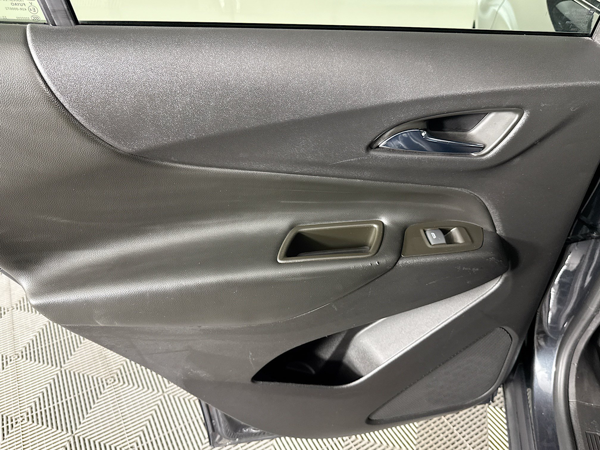 Used 2023 Chevrolet Equinox LT w/ LPO, Floor Liner Package FWD image 25
