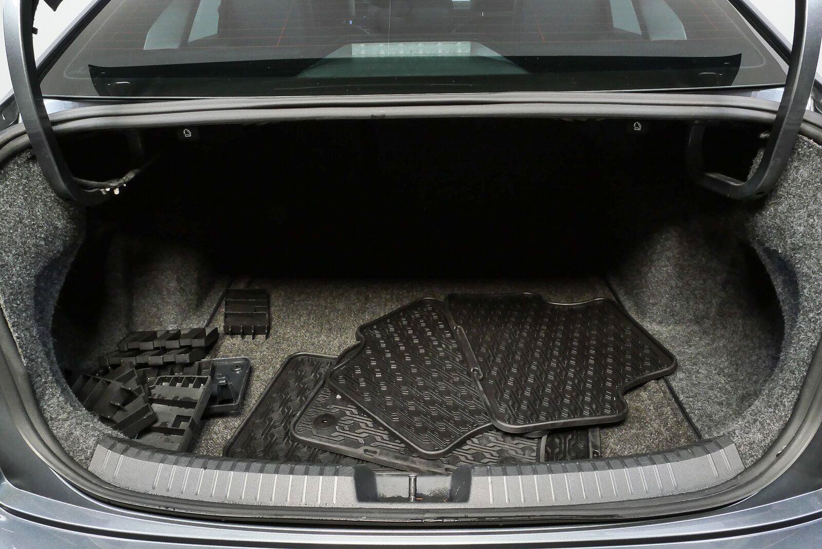 Used 2024 Volkswagen Jetta SE w/ Panoramic Sunroof Package FWD image 26