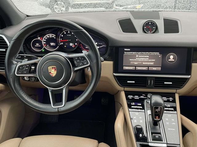 Used 2023 Porsche Cayenne Platinum Edition image 13