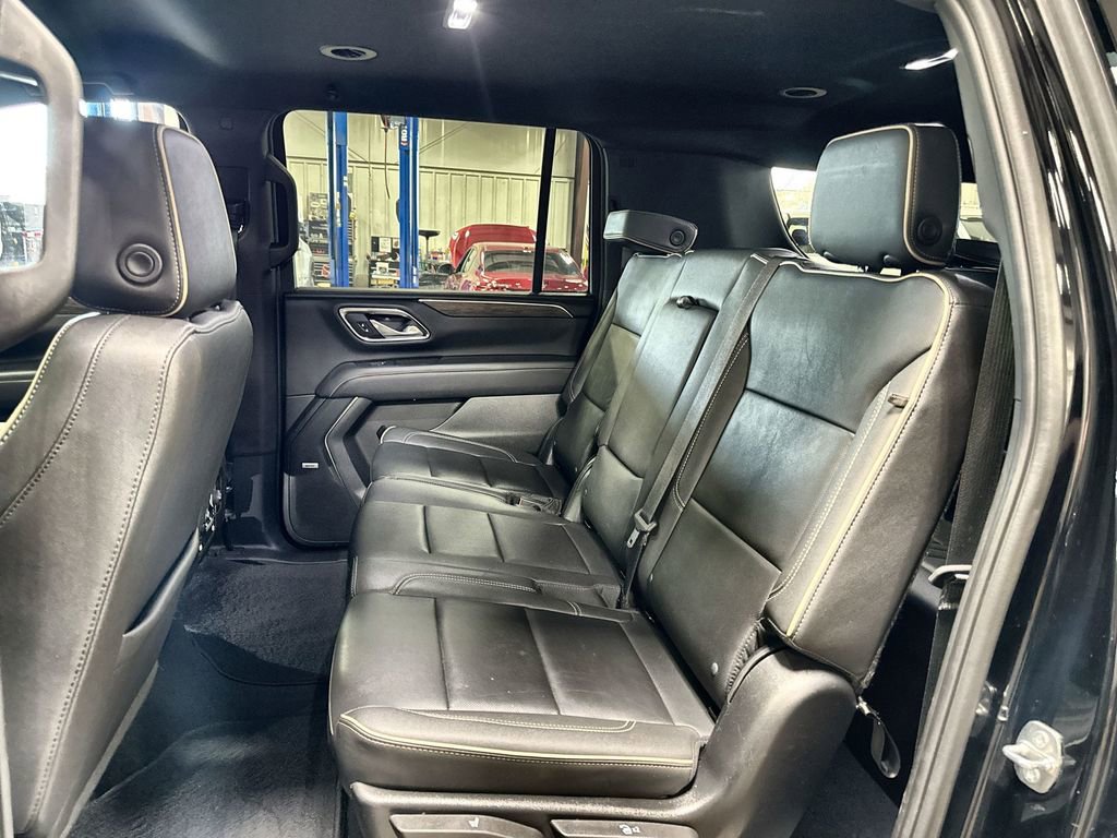 Used 2024 Chevrolet Suburban Premier image 25