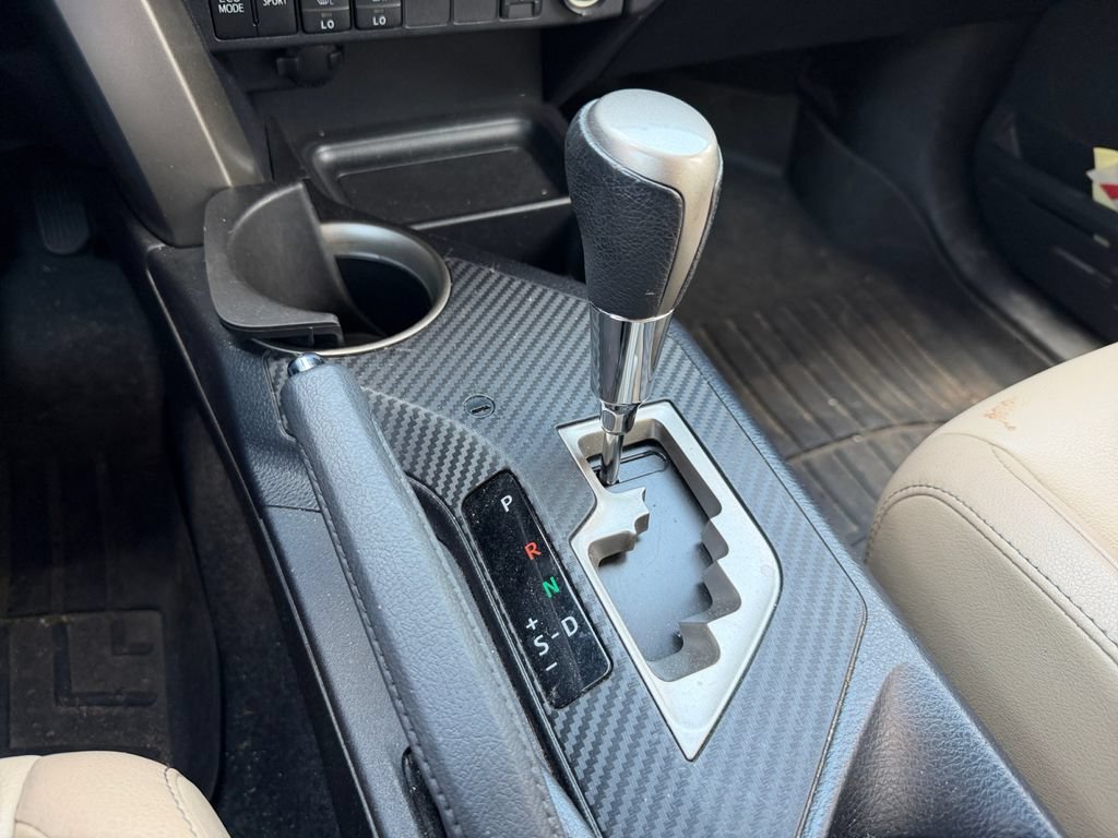 Used 2013 Toyota RAV4 Limited AWD/4WD image 25