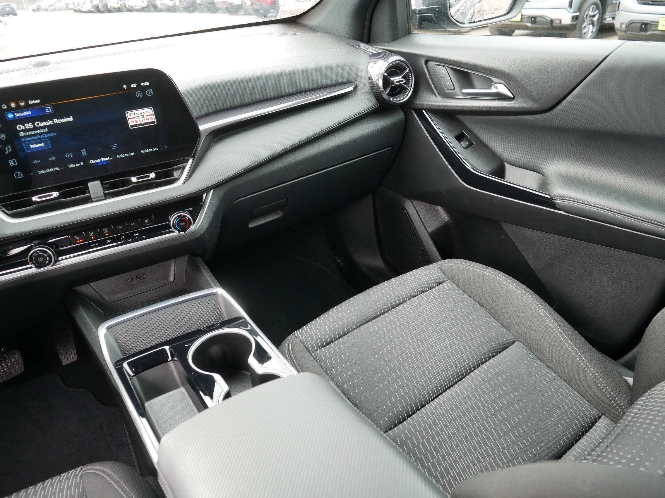 Used 2025 Chevrolet Equinox LT image 11