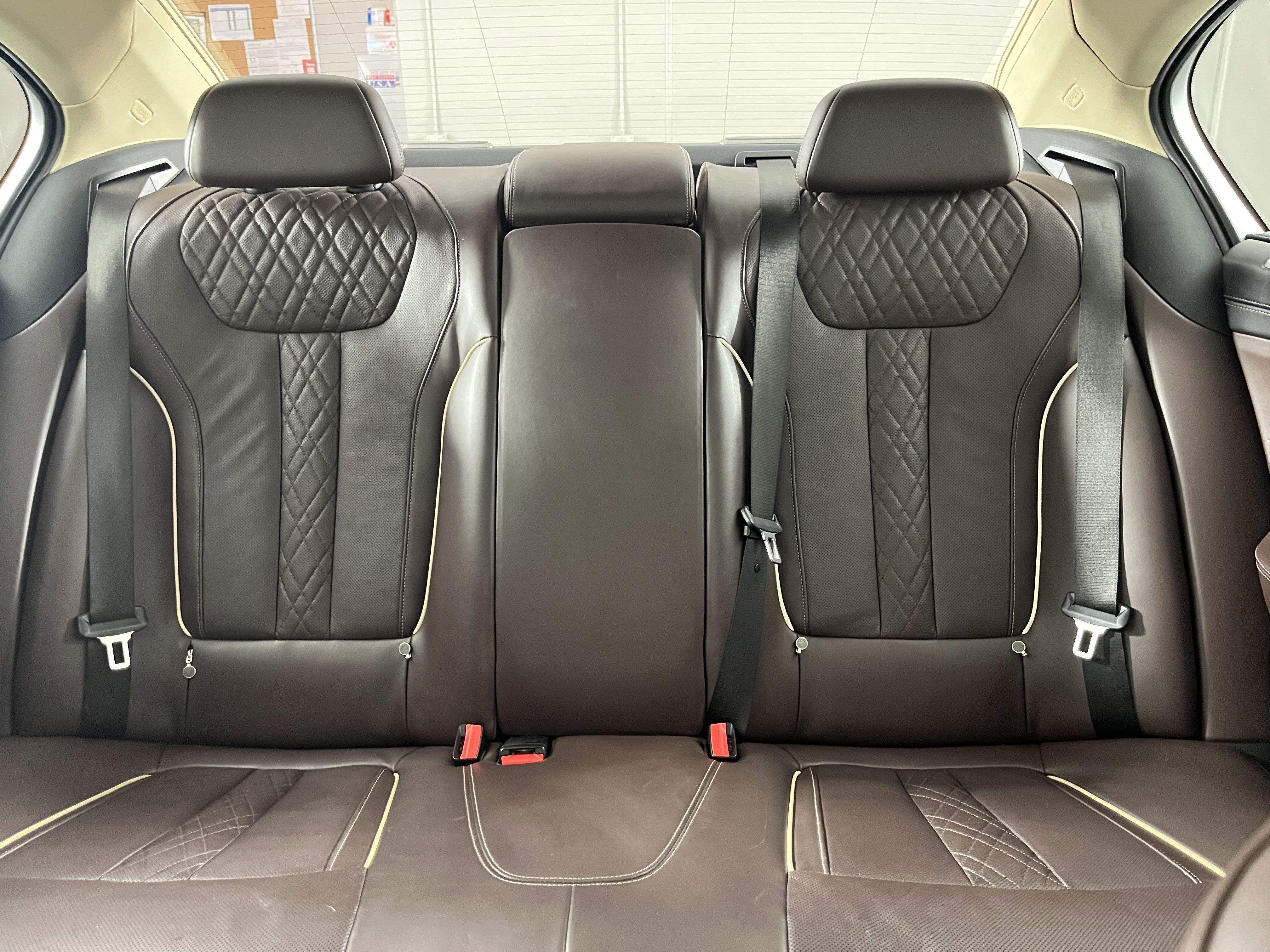 Used 2020 BMW 740i xDrive w/ Premium Package image 23