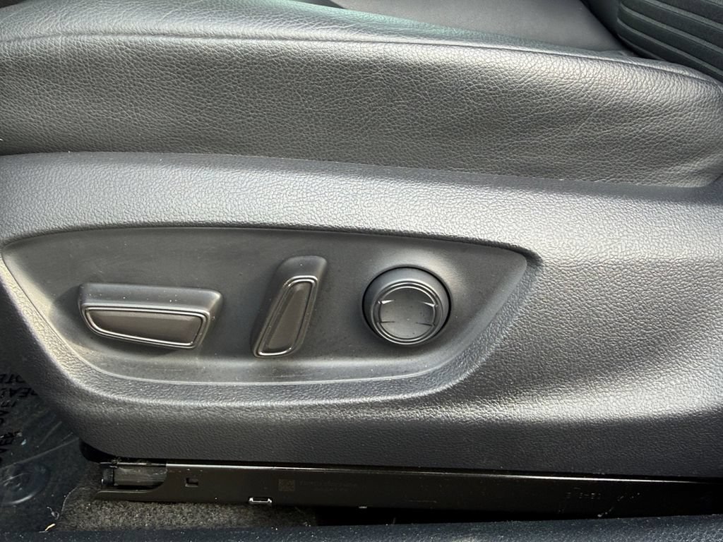 Used 2023 Toyota Camry SE w/ Cold Weather Package FWD image 10