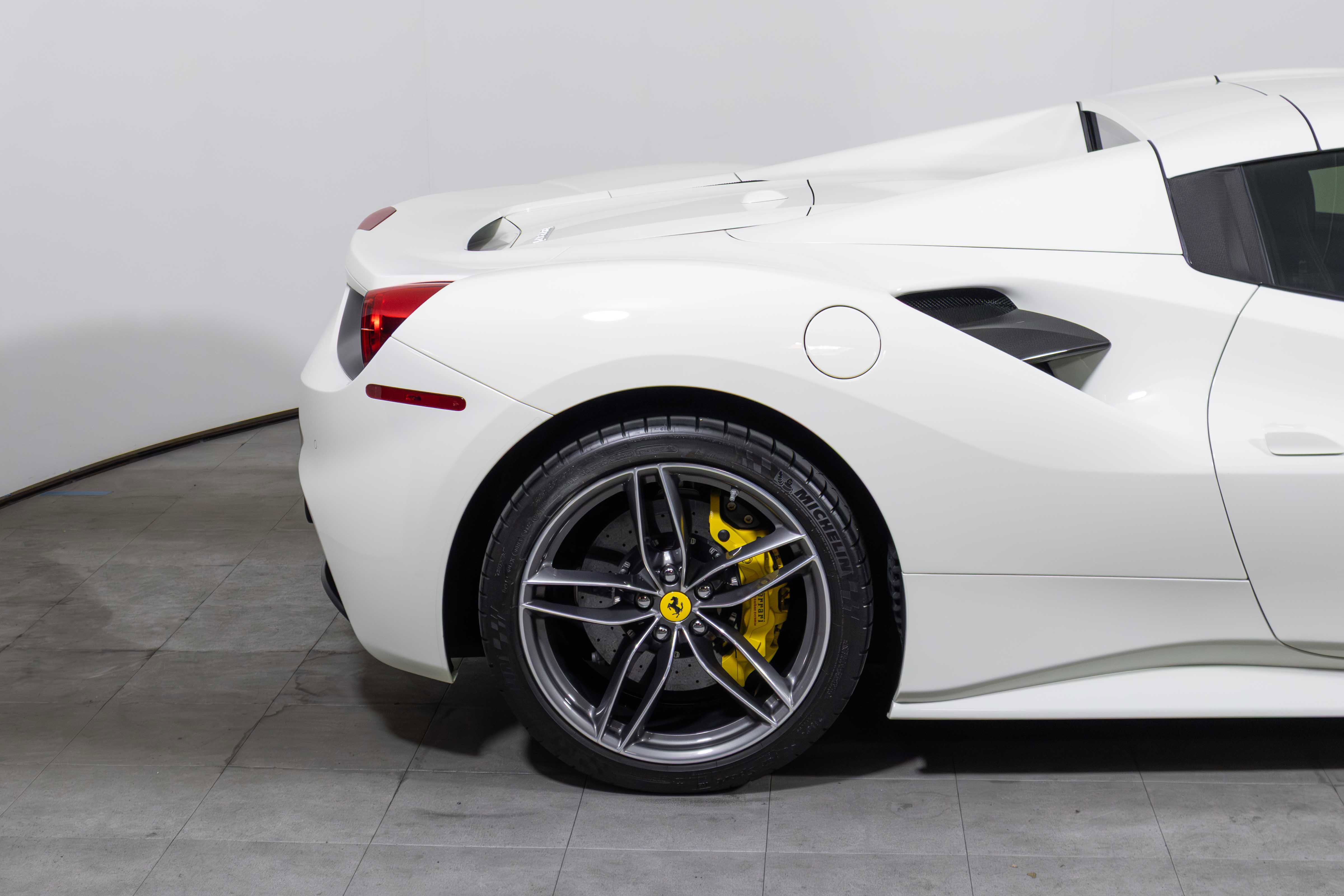 Used 2018 Ferrari 488 Spider image 19