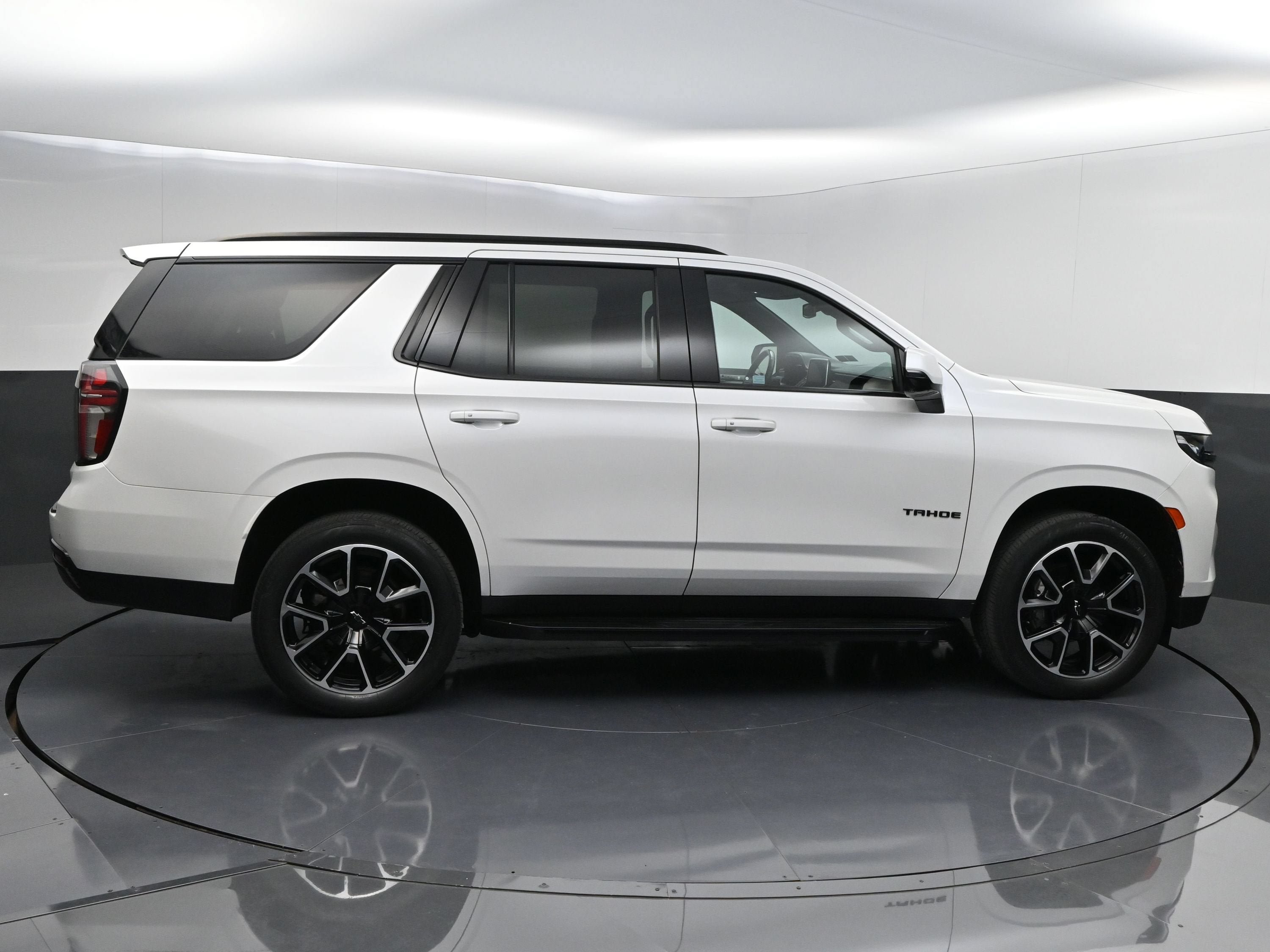 Certified 2022 Chevrolet Tahoe RST w/ Luxury Package AWD/4WD image 9