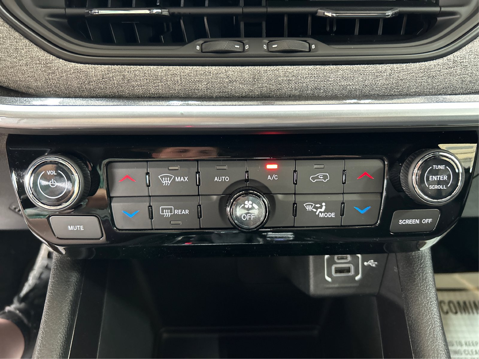 New 2026 Jeep Compass Latitude AWD/4WD image 27