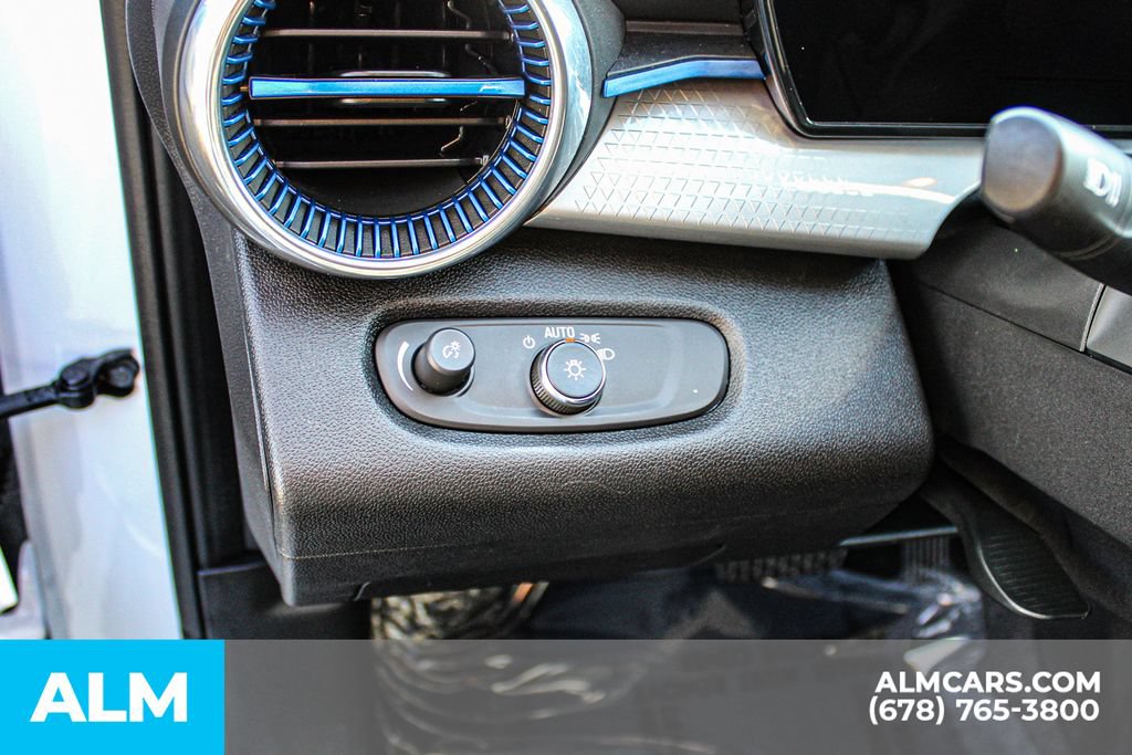 Used 2025 Chevrolet Trax LT FWD image 30