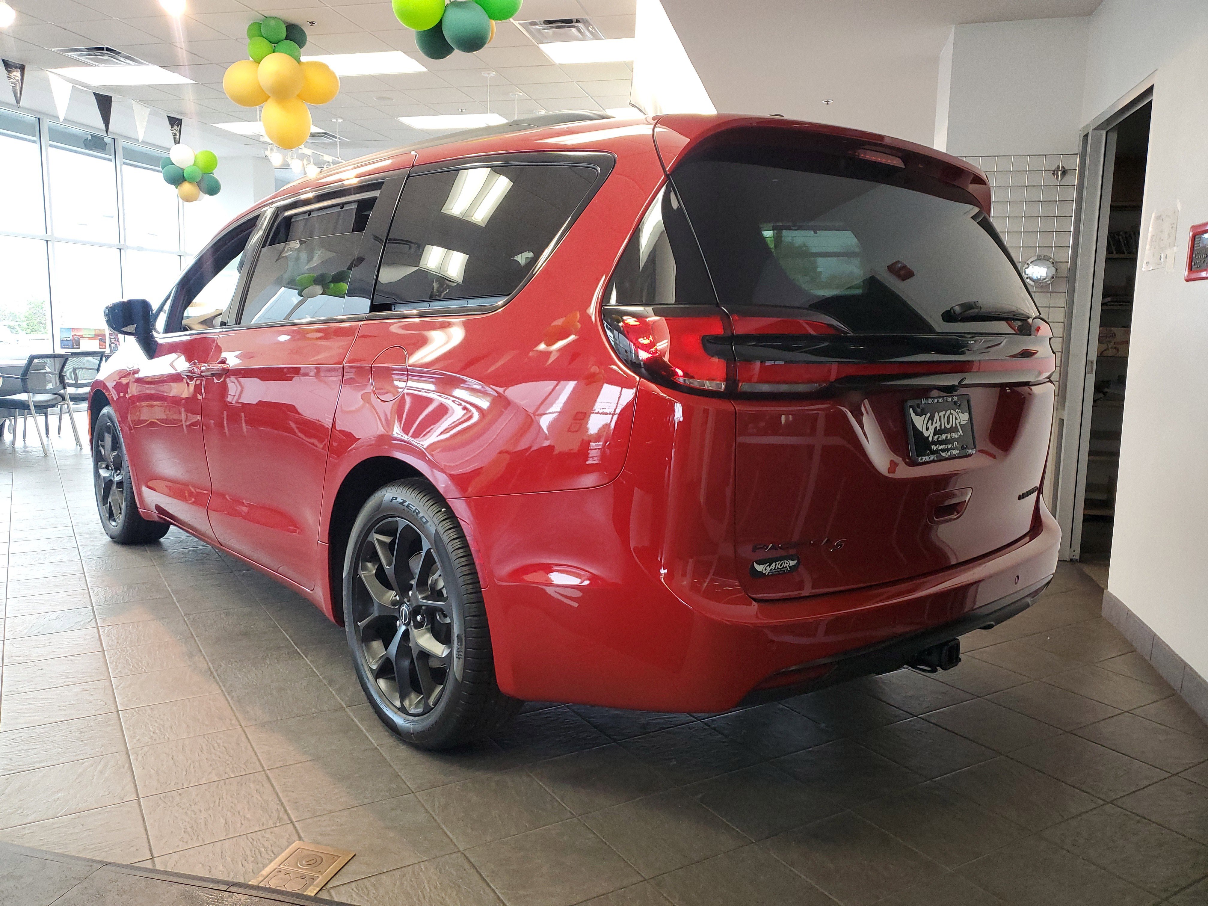 New 2026 Chrysler Pacifica Limited w/ Uconnect Theater Family Group image 3