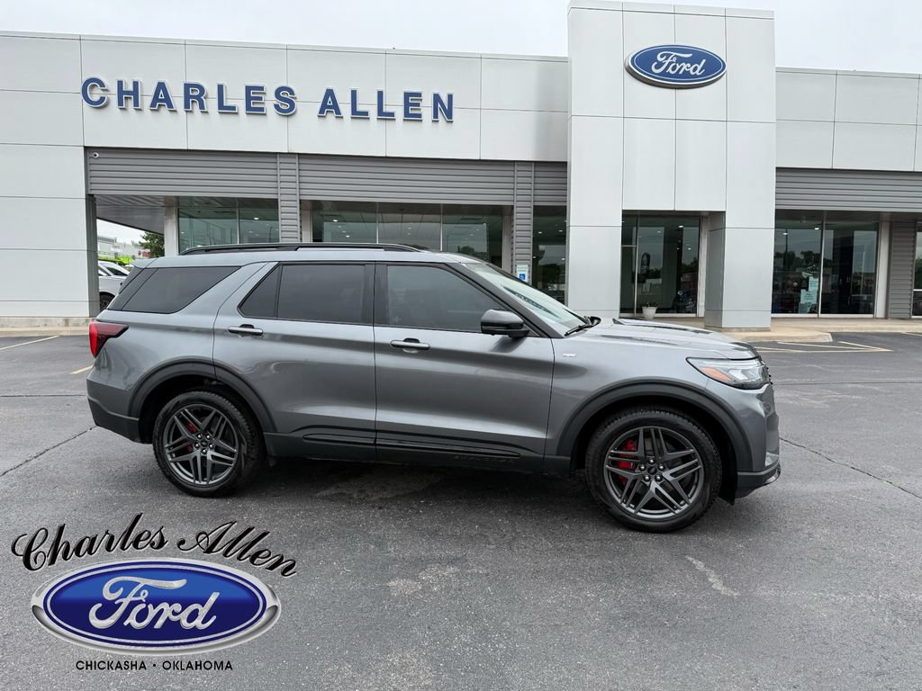 Used 2025 Ford Explorer ST-Line w/ Premium Package AWD/4WD image 2